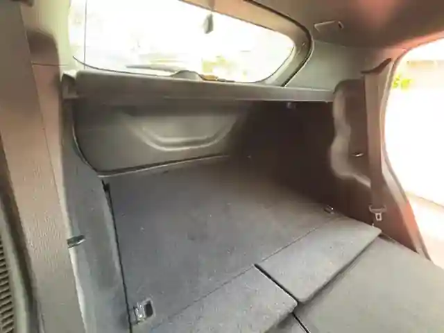 Honda Vezel luggage and cargo area