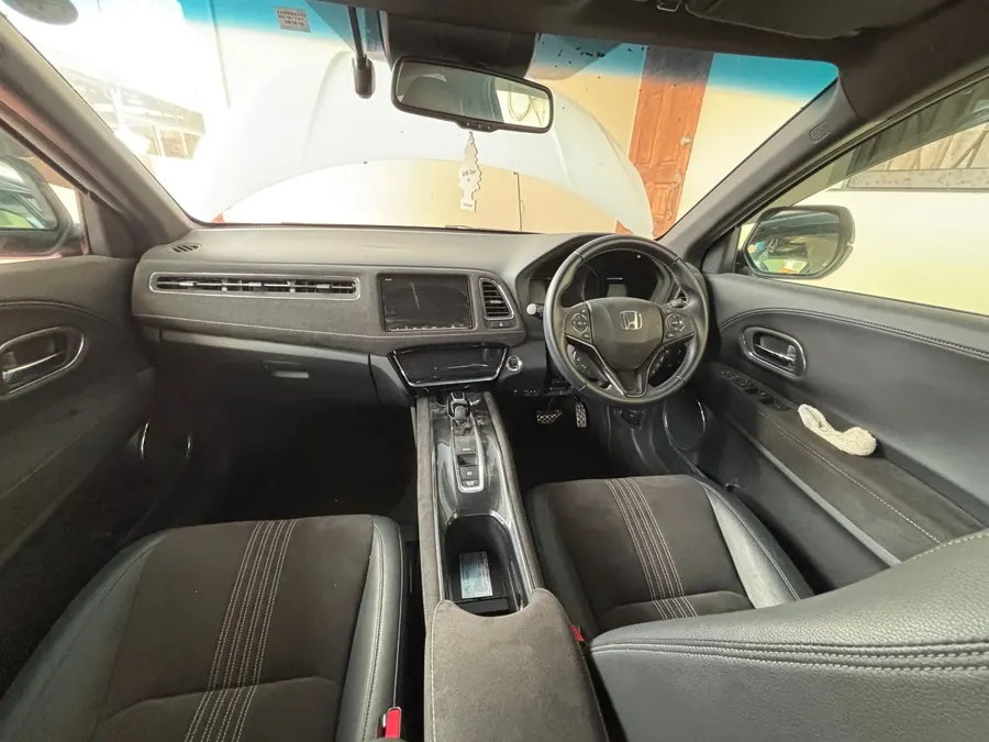Black right-hand-drive dashboard and front cabin of the Honda Vezel RS