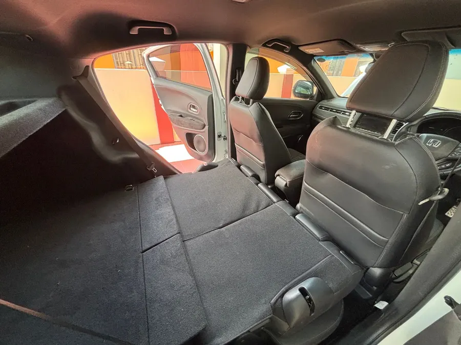Honda Vezel fold-flat rear seats and extended cargo area