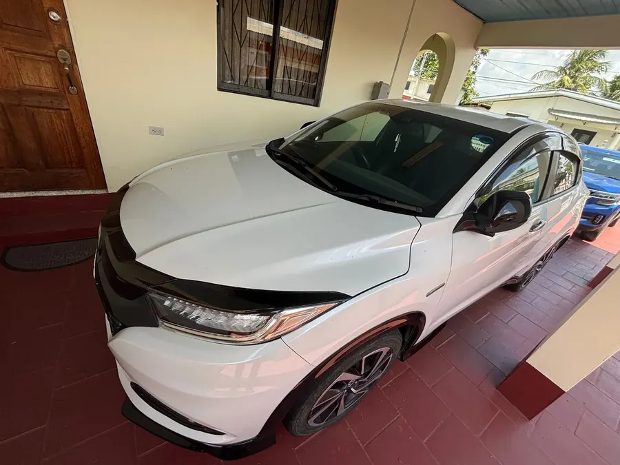Front and side view of the Honda Vezel RS Hybrid