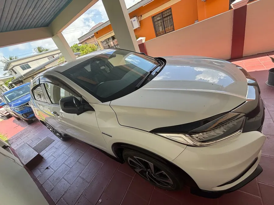 White 2021 Honda Vezel RS Hybrid for sale in Arima, Trinidad, front three quarter view